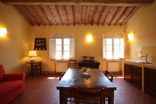 2 bedrooms, 4 beds