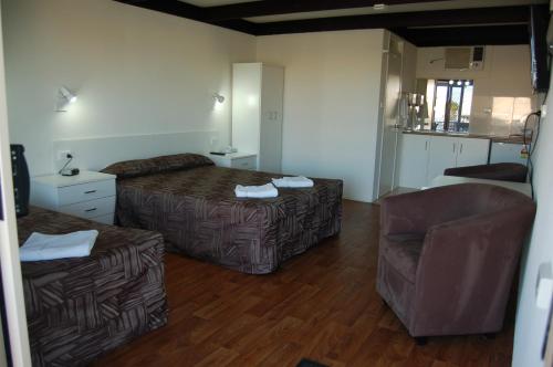 สลิปเวย์ โฮเต็ล โมเต็ล (Slipway Hotel Motel) in บาลลิน่า