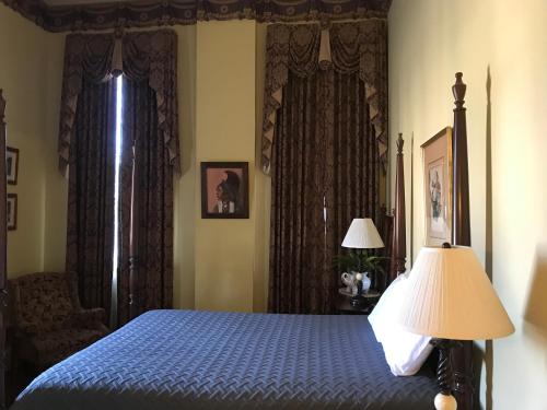 The Guest House Historic Mansion - image 6