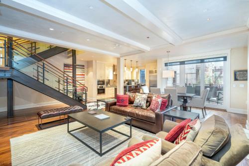 Element 52, Auberge Collection