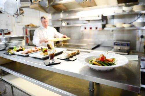 Logis Hôtel Restaurant de la Poste (Logis Hotel Restaurant de la Poste) in 薩爾特河畔勒梅勒