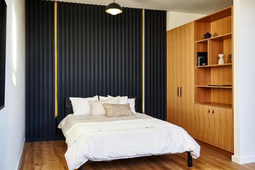 Second Floor Studio with Street View image 8