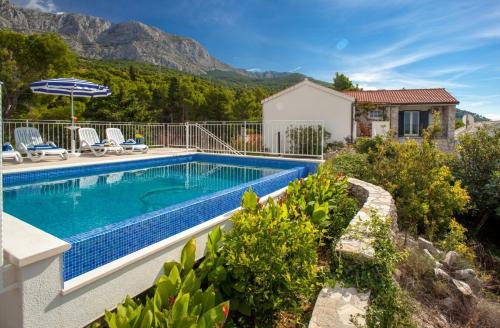 Villa Marta in Tucepi, private pool - Accommodation - Tučepi