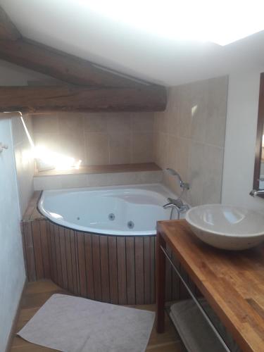 浴室, Chambres d'Hôtes "LE CALME" (Chambres d'Hotes "LE CALME") in 丹尼斯