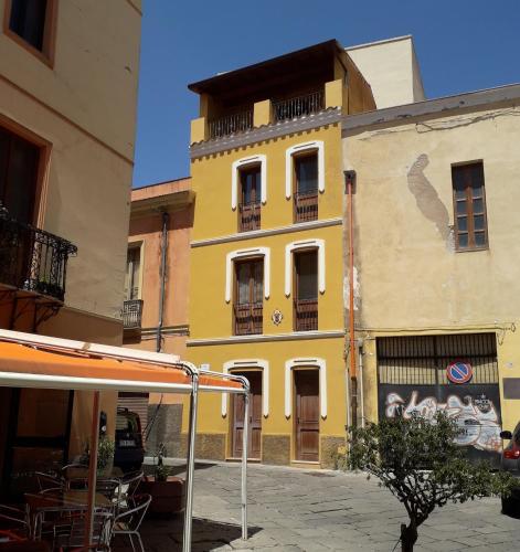  Appartamenti Storici Piazza Collegio, Pension in Iglesias