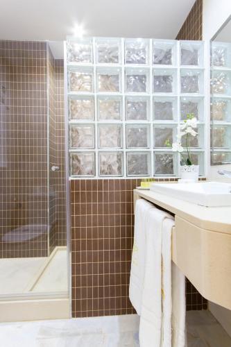 One-Bedroom Apartment image 6