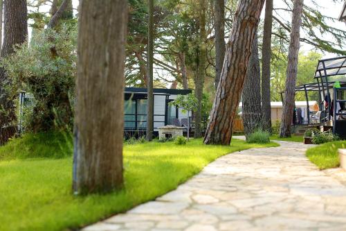 Two-Bedroom Mobile Home with Garden View image 8