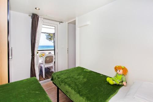 Comfort Two-Bedroom Mobile Home with Sea View room in Boutique Camping Materada Beach