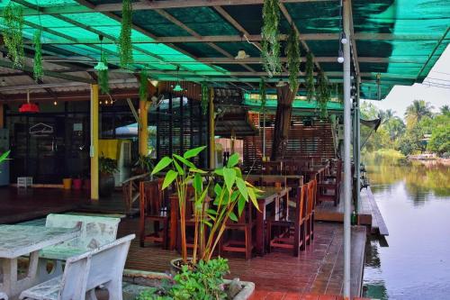 Étterem, Baan Kornnara Resort in Amphawa