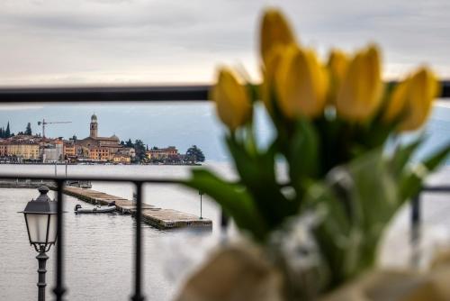 Casa Mari Fronte Lago