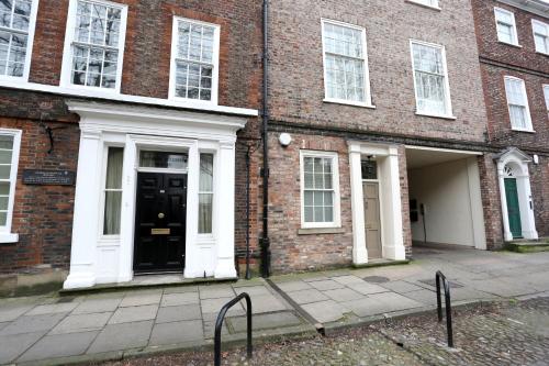 George Hudson Court Apartments - main image