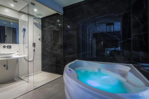 Level Luxury Suites - image 11