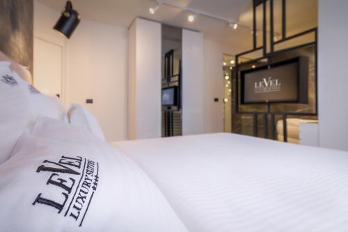 Level Luxury Suites - image 6