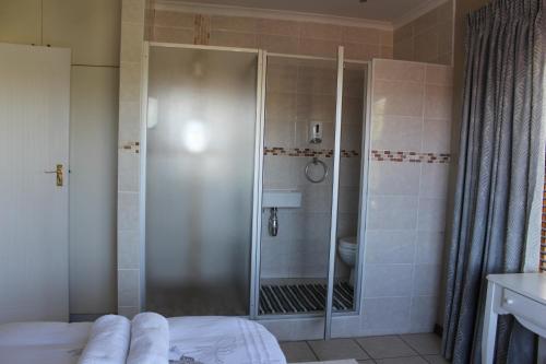 2 bedrooms, 5 beds