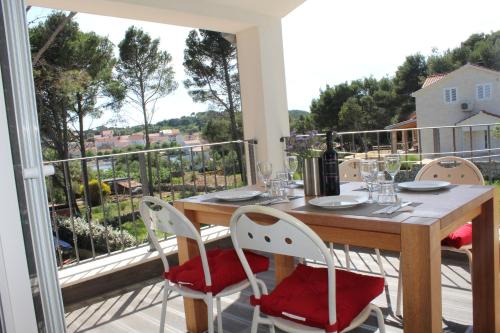 Gorgonia Suites in Verunic - image 11