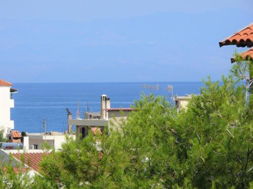  Getaway Retreat with Panoramic View, 3 min from Sea in 20400 Xylokastro