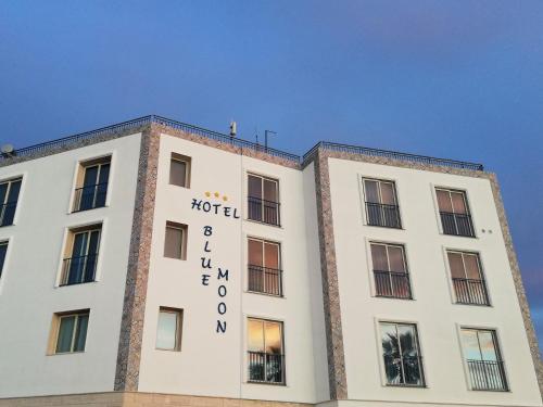 Blue Moon Hotel - 출입구