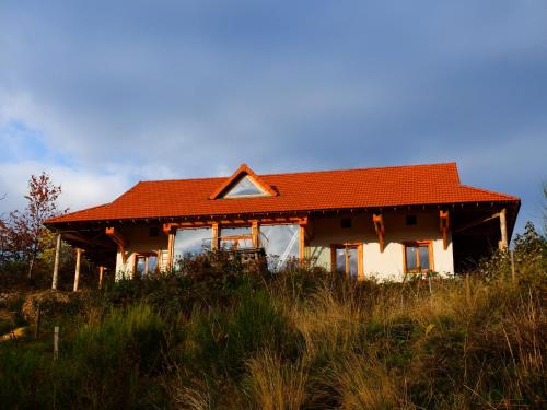 A strawbale house in the Ardèche. gîte à louer Lateras