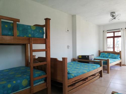2 double beds, 3 twin beds