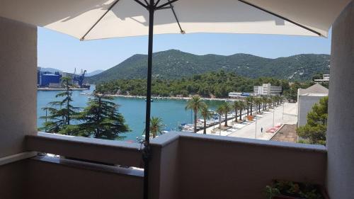  Apartment in Ploce with Seaview, Balcony, Air condition, WIFI (4678-1), Pension in Ploče