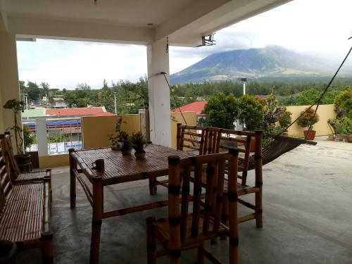 Mayon Lodging House in Daraga