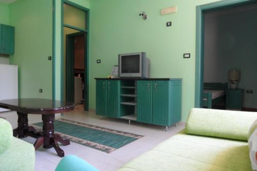 One-Bedroom Apartment image 2
