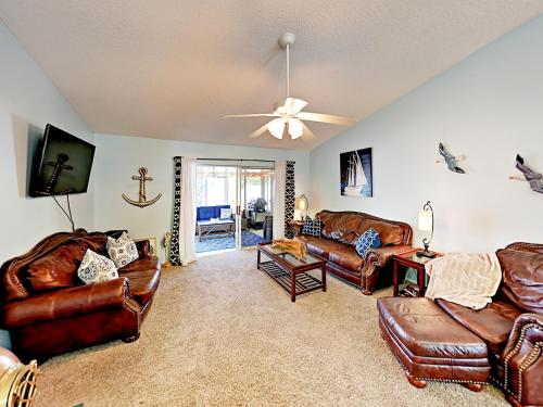 1465 Brier Home Home - main image