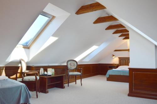 CASA CHITIC -HOTEL SI RESTAURANT Str Johann Gott nr7 - image 9