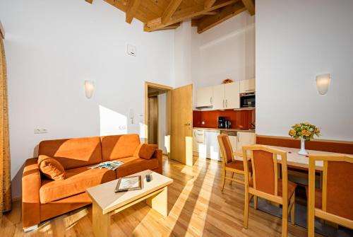 2 bedrooms, 5 beds
