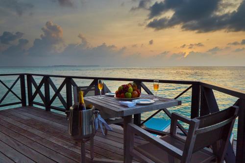 陽台/露台, 酷拉都島度假村 (Kuredu Island Resort and Spa) in 拉黑比亞尼環礁