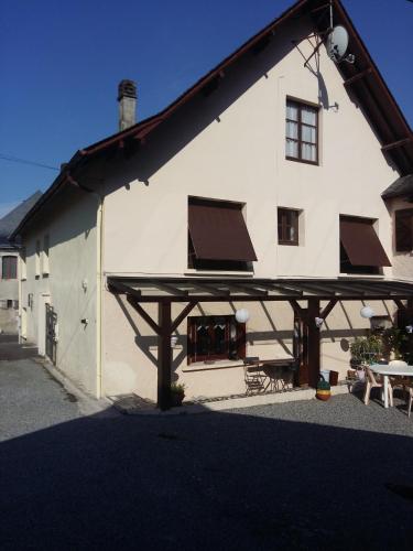 Bejárat, GITE "LES SAPINS" in Bielle