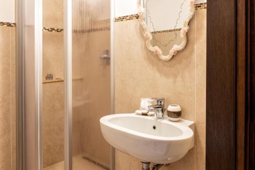 Luxury Venetian Rooms - image 12