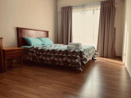 Marina Court City Center 3bedrooms 1200sf Parking