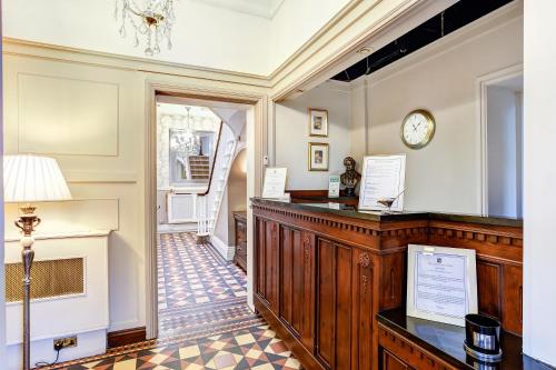 Alexandra Court Hotel - image 10