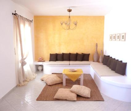 1 queen bed, 1 sofa bed