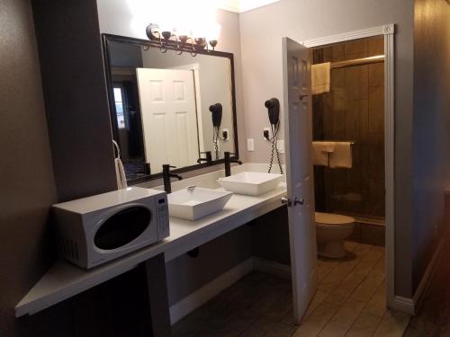 Flight Motel – Los Angeles, CA