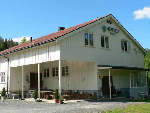 . Henseid Skole