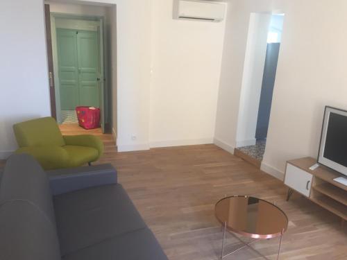 15 rue du général carbuccia Ap 5