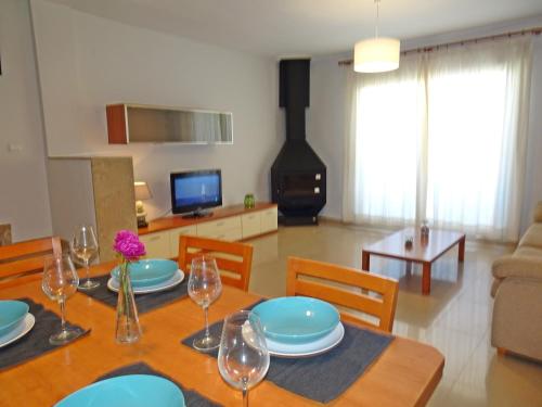 3 bedrooms, 5 beds
