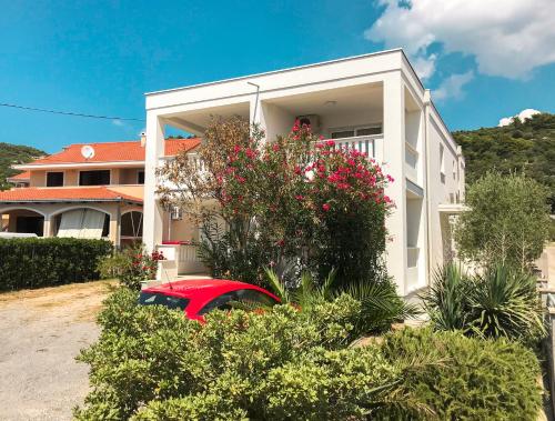  MR. HALL Apartments in Barbat na Rabu