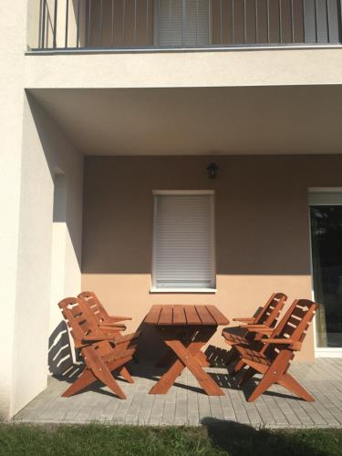 Szofi Apartman Pápa Fenyves u. 19.