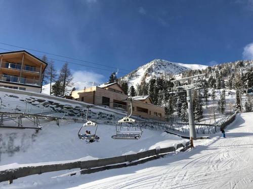  Apartment Ski in - Ski out, Pension in Turrach