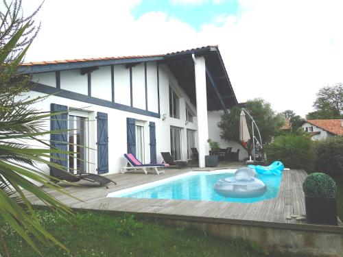 AGREABLE VILLA AVEC PISCINE - 5min BIARRITZ gîte à louer Arbonne