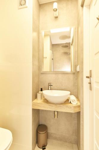 Hello Warsaw! Brand new modern apartment in the city center, Varšava (fotografie 9)