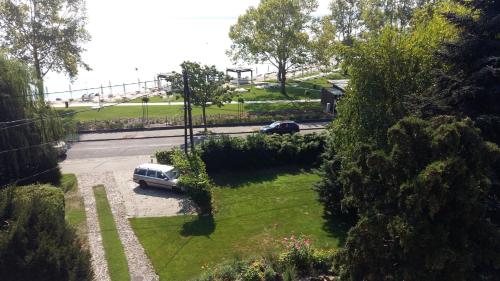 Lakeside Apartment - image 6