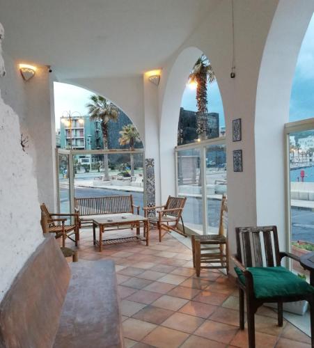 Blue Moon Hotel - image 14