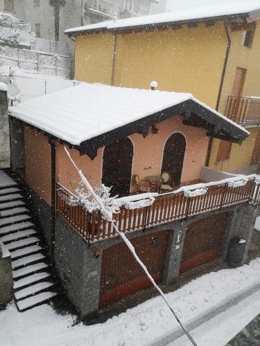  Chalet con Piscina in Garzeno