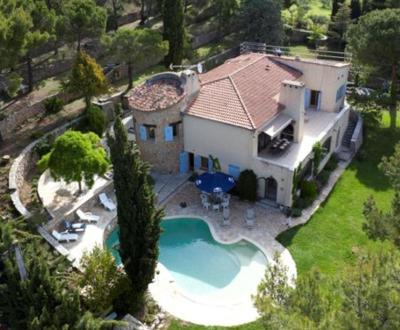 Villa de caractère climatisée avec piscine et sauna sans vis a vis 5 ch et 3 SDB