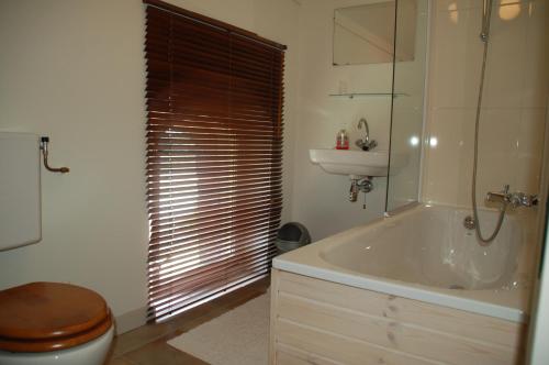 2 twin beds
