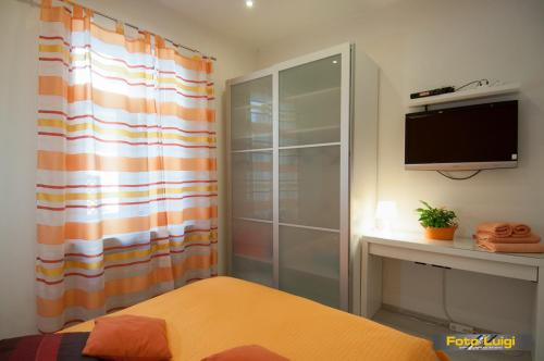 Three-Bedroom Apartment with Terrace and Sea View image 10